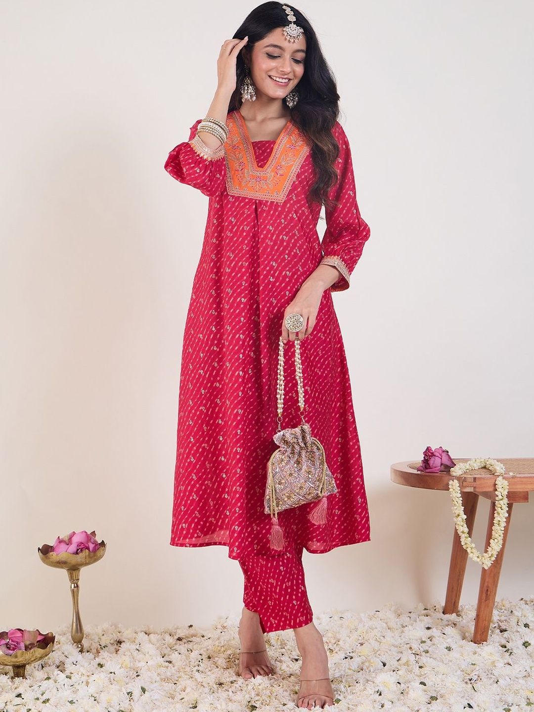 Dhiyona IE Ethnic Motifs Printed V-Neck Straight Kurta With Trousers