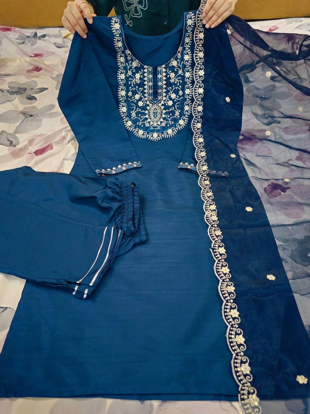 Women Ethnic Motifs Embroidered Regular Thread Work Kurta with Trousers & With Dupatta