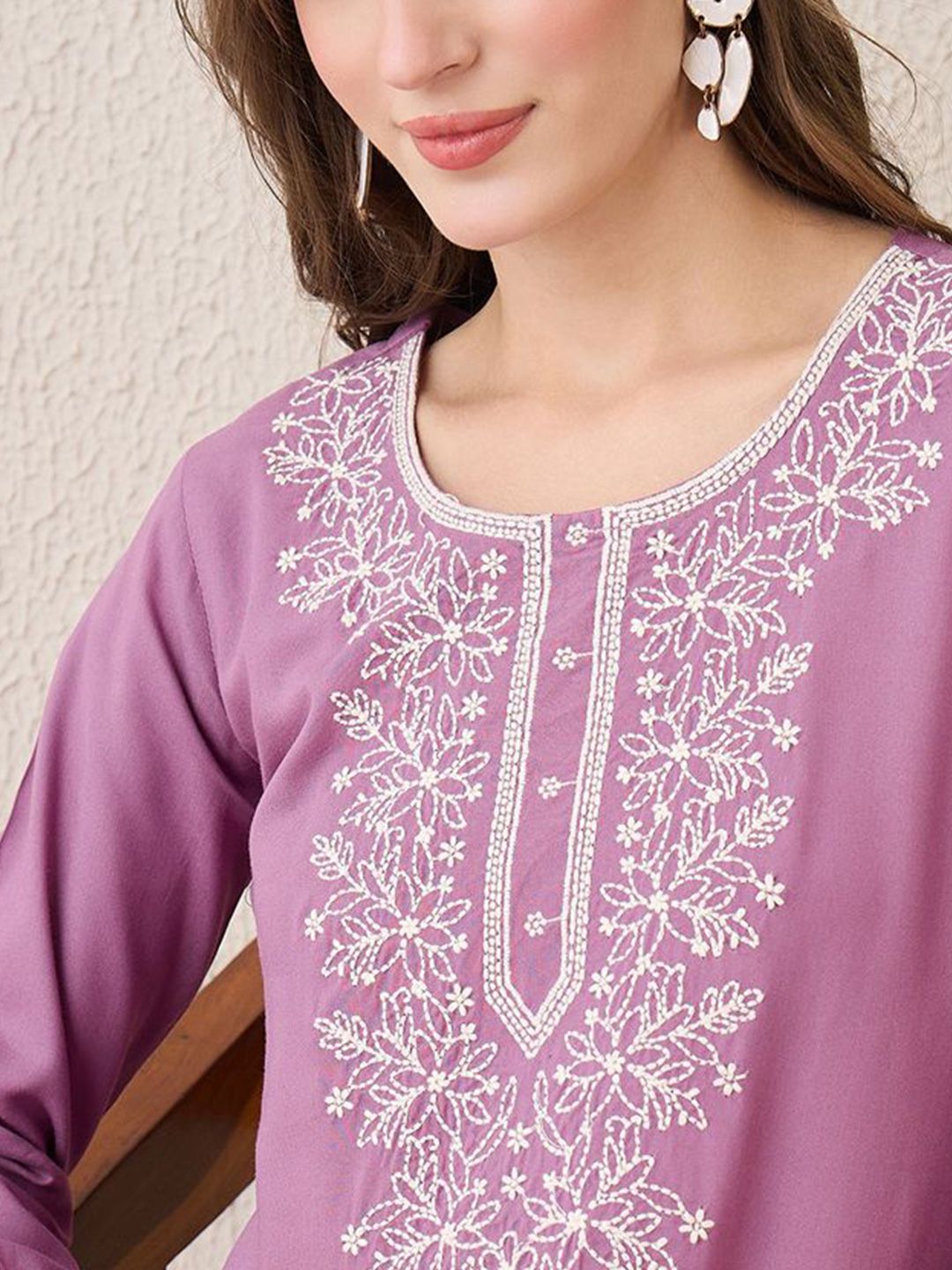 Dhiyona IE Floral Embroidered Thread Work Straight Kurta