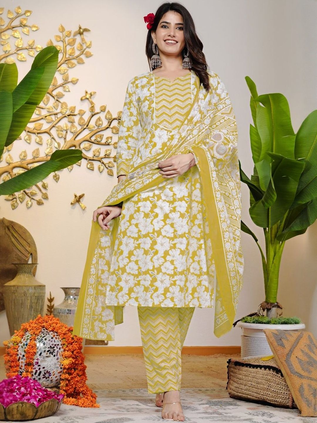 Dhiyona KL Women Floral Printed Regular Sequinned Pure Cotton Kurta with Trousers & With Dupatta