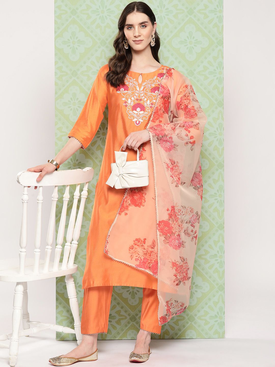 Dhiyona IE Women Floral Yoke Design Regular Liva Kurta with Trousers & Dupatta