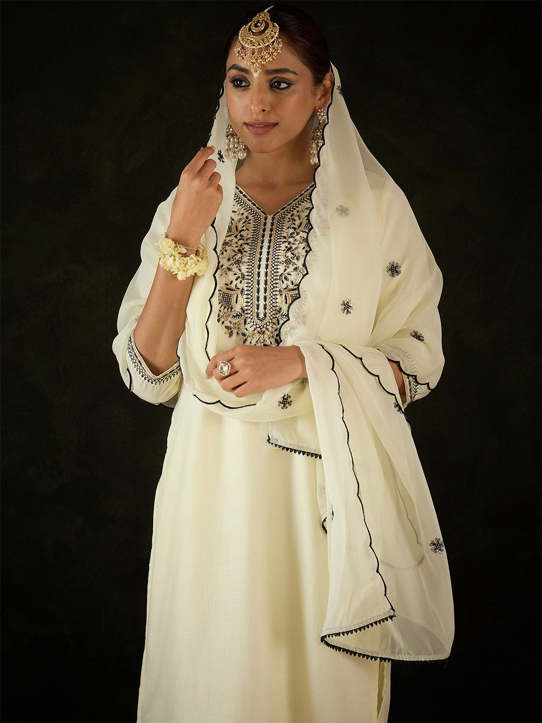 Dhiyona IE Women Ethnic Motifs Embroidered Regular Thread Work Kurta with Trousers & With Dupatta