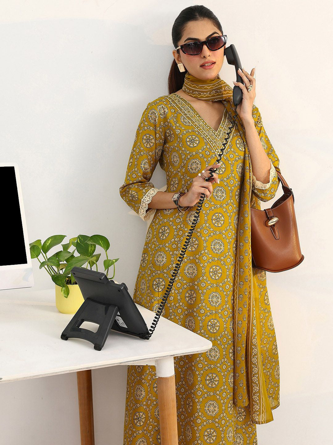 Women Ethnic Motifs Printed Regular Cotton Blend Kurta with Trousers & With Dupatta