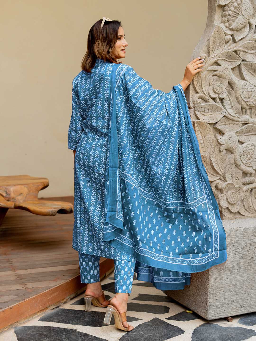 Dhiyona KL Ethnic Motifs Printed Pure Cotton Kurta with Trousers & Dupatta