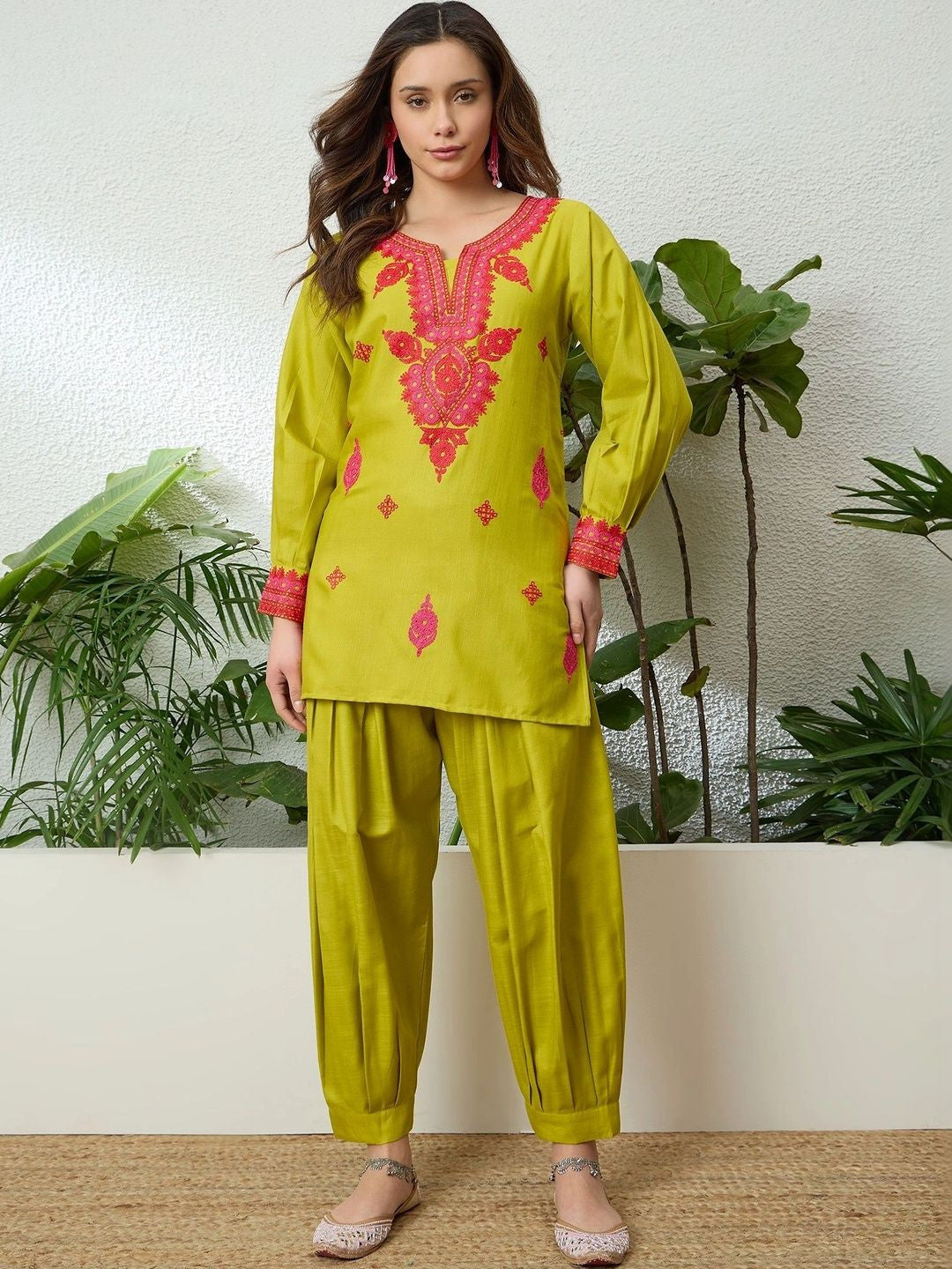 Women Ethnic Motifs Embroidered Regular Thread Work Kurta with Patiala & With Dupatta