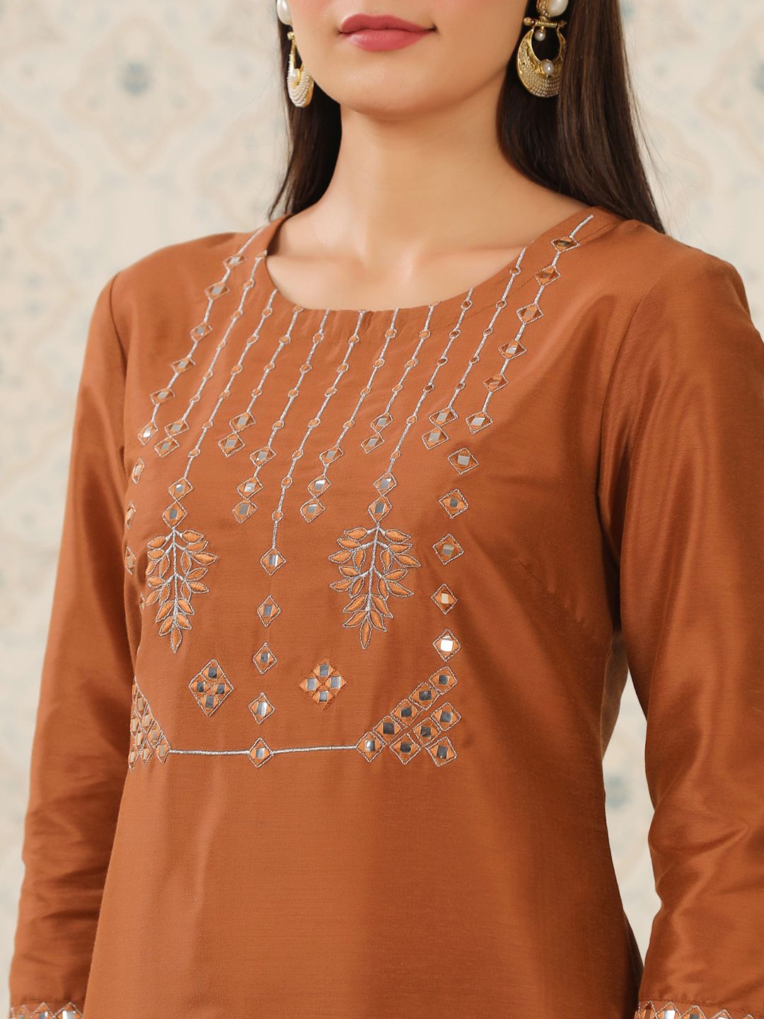 Dhiyona OD  Geometric Embroidered Mirror Work Kurta With Trousers