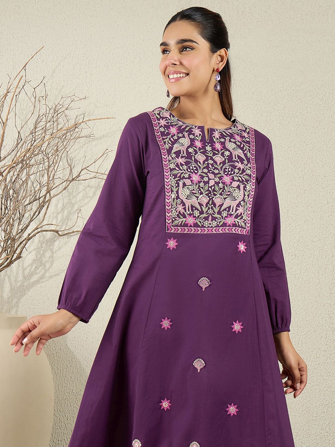 Dhiyona IE Floral Embroidered Sequinned Pure Cotton Kurta With Trousers