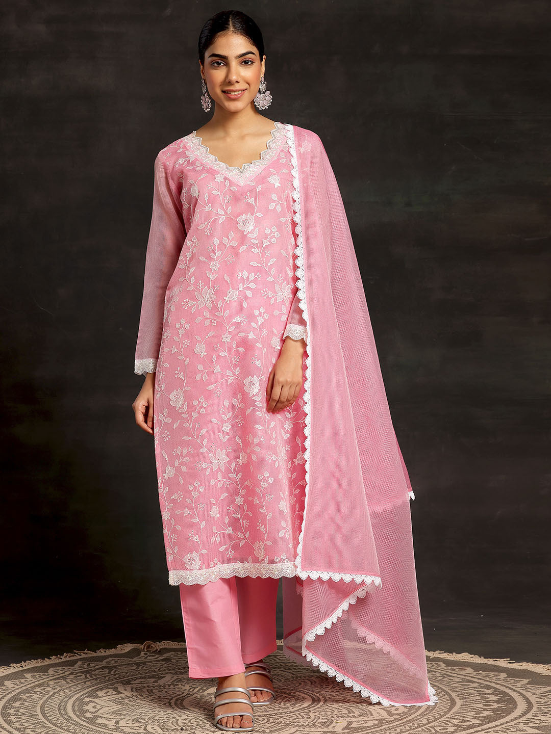 Floral Embroidered Regular Thread Work Kurta with Trousers & With Dupatta