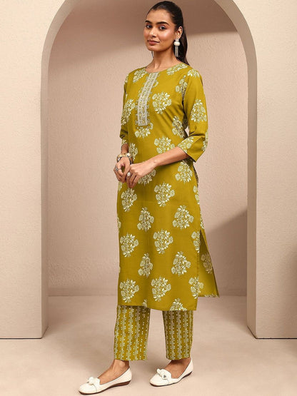 Women Floral Printed Regular Thread Work Kurta with Trousers & With Dupatta