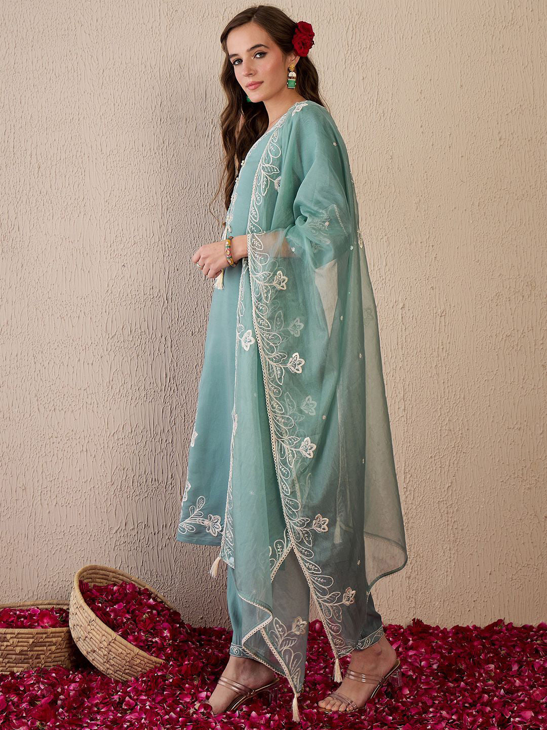 Women Floral Embroidered Regular Thread Work Kurta with Trousers & With Dupatta