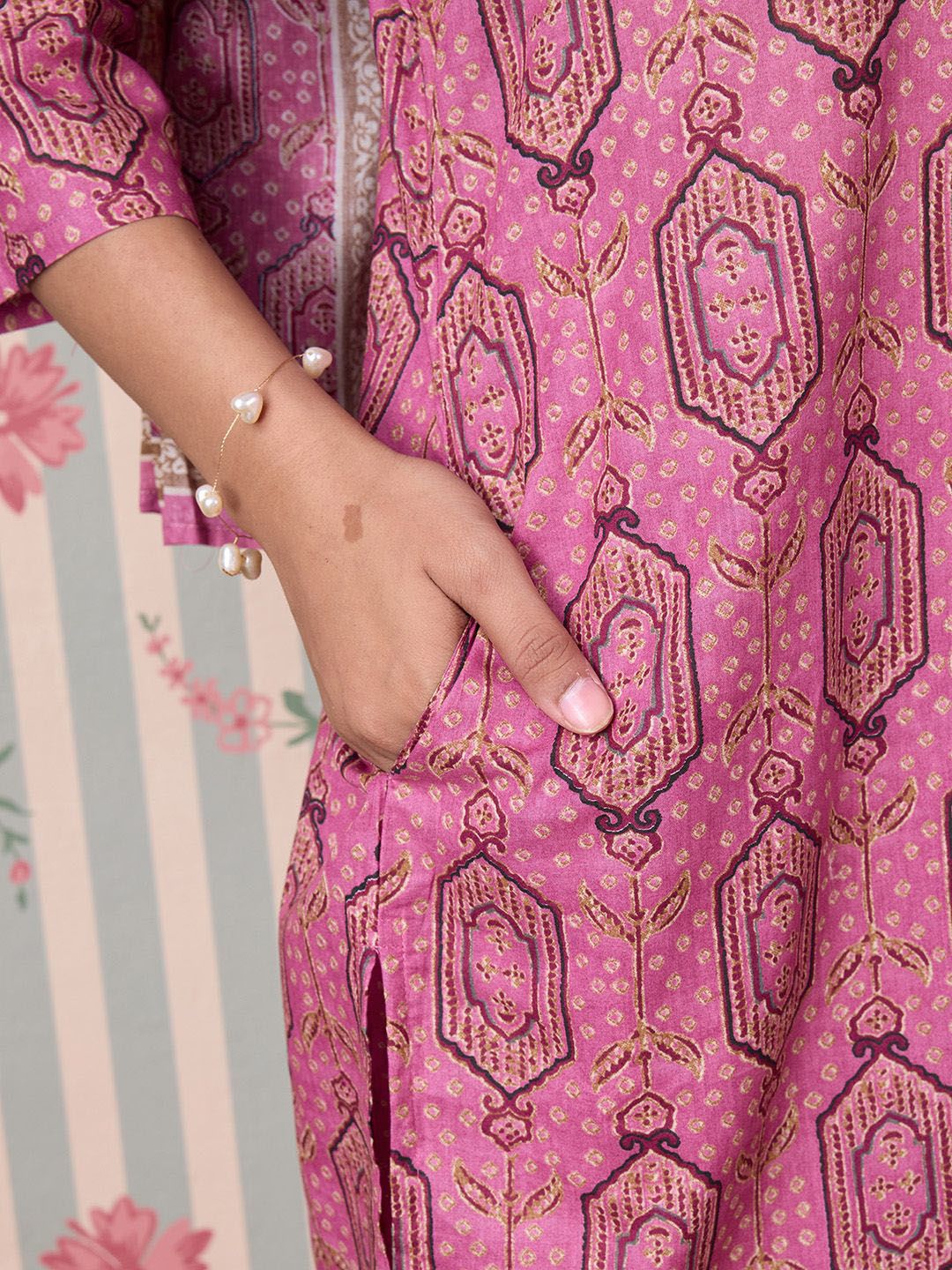 Dhiyona OD  Floral Printed Regular Pure Cotton Kurta with Trousers & Dupatta