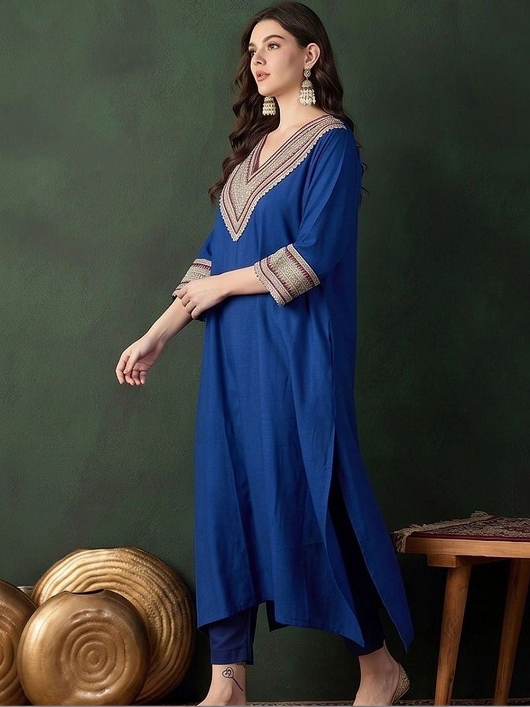 Women Ethnic Motifs Embroidered Regular Thread Work Kurta with Trousers