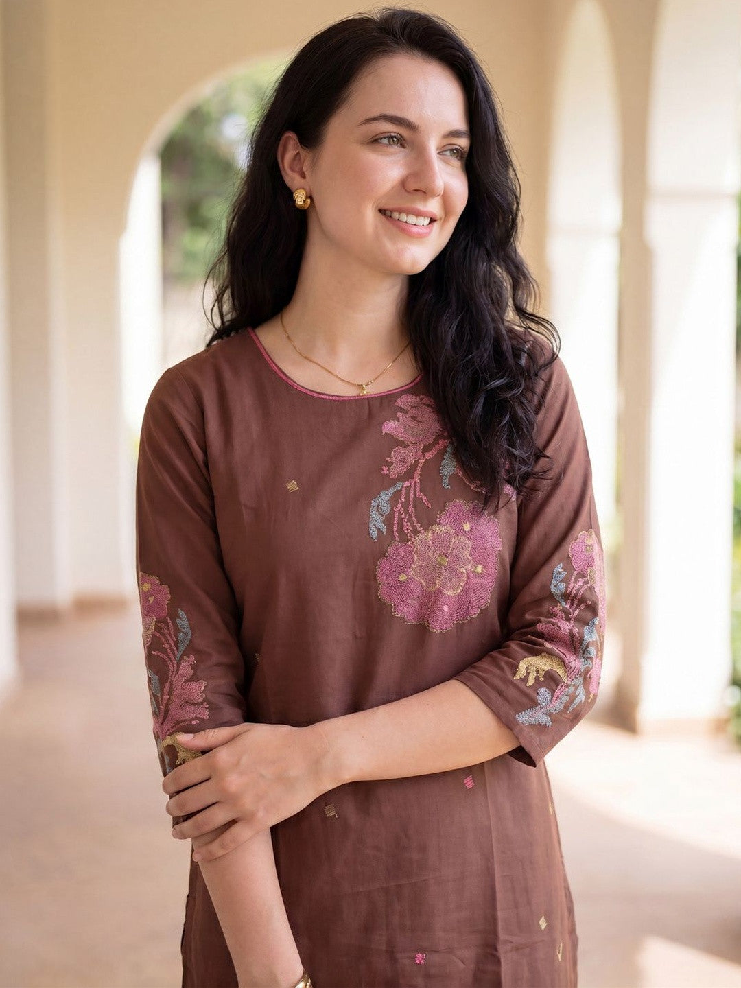 Women Floral Embroidered Regular Thread Work Kurta with Trousers