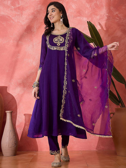 Women Floral Embroidered Kurta with Trousers & Dupatta
