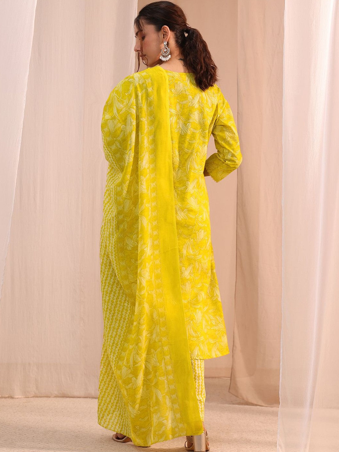Women Floral Printed Regular Thread Work Kurta with Trousers & With Dupatta
