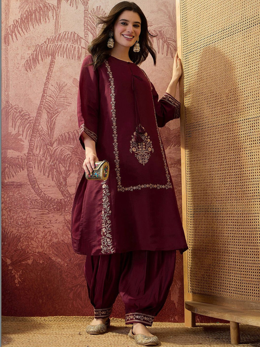 Dhiyona SN Embroidered Round-Neck Kurta & Harem Pants