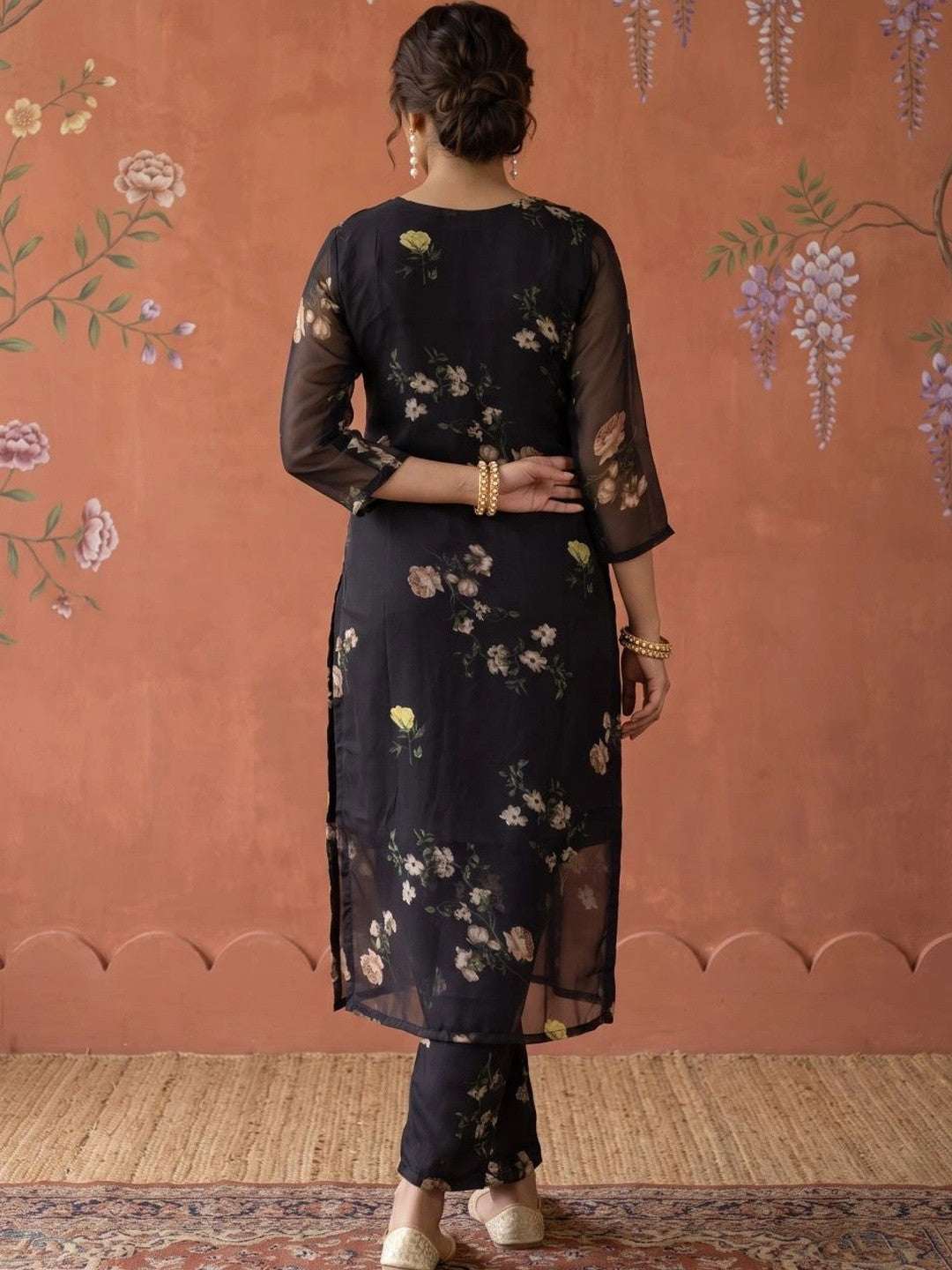 Women Floral Printed Regular Kurta with Trousers & With Dupatta