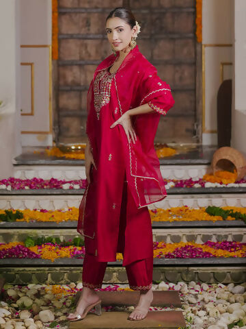 Women's Pink Embroidered Straight Kurta Trousers With Dupatta Set