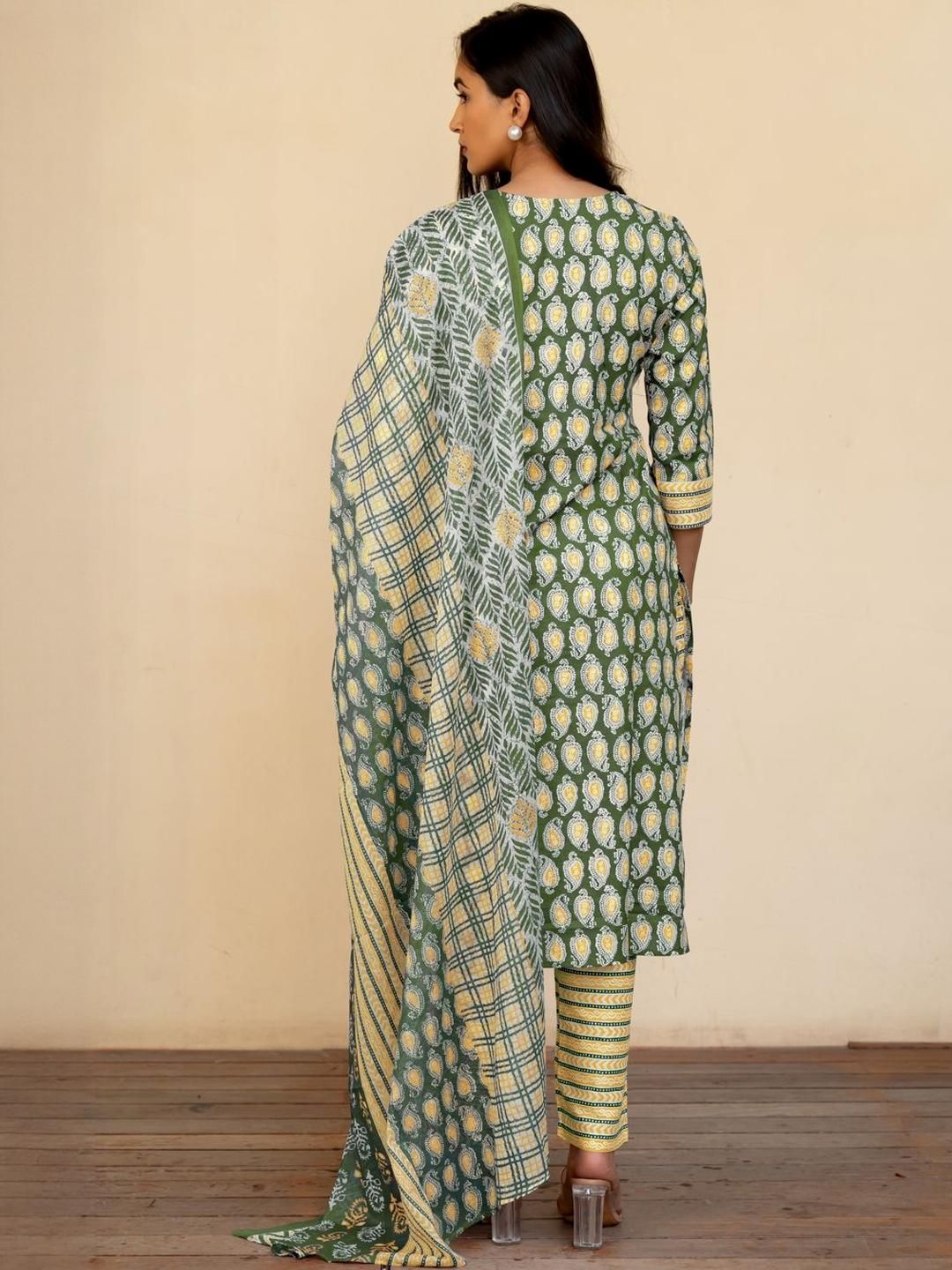 Dhiyona KL Women Green Pure Cotton Kurta Sets