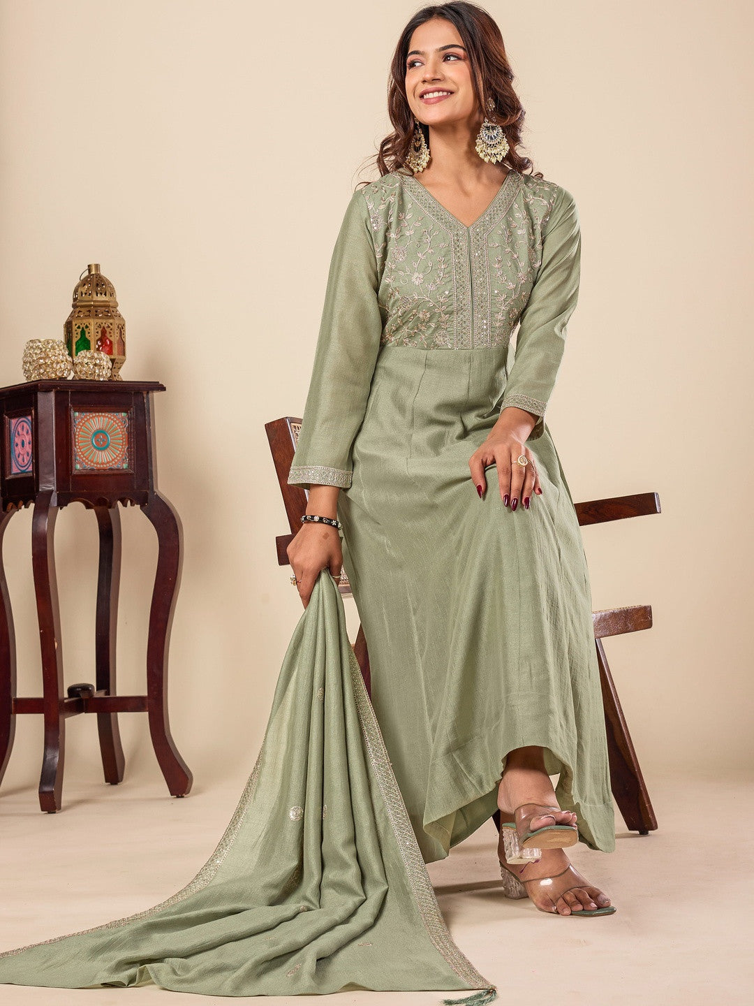 Women Floral Embroidered Empire Thread Work Kurta with Trousers & With Dupatta