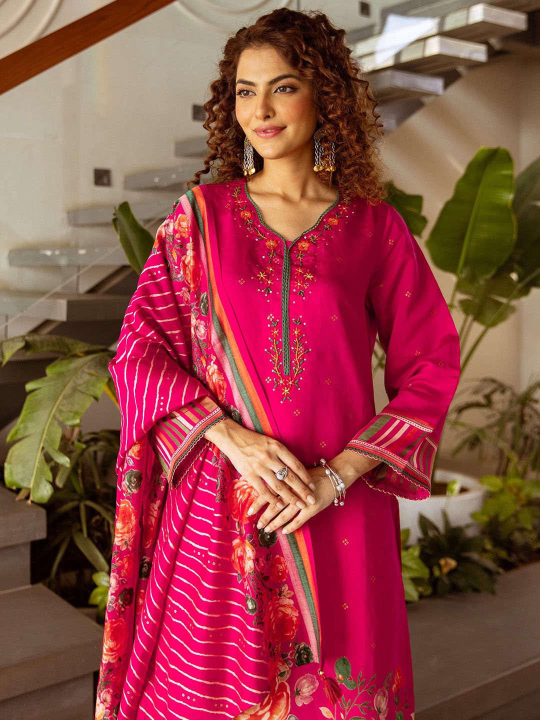 Dhiyona KL Women Floral Printed Sequinned Kurta with Palazzos & Dupatta