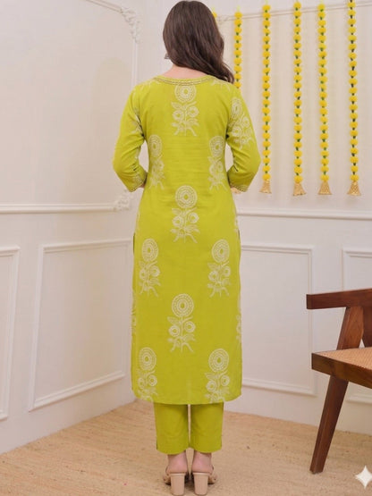 Women Floral Printed Regular Mirror Work Pure Cotton Kurta with Trousers