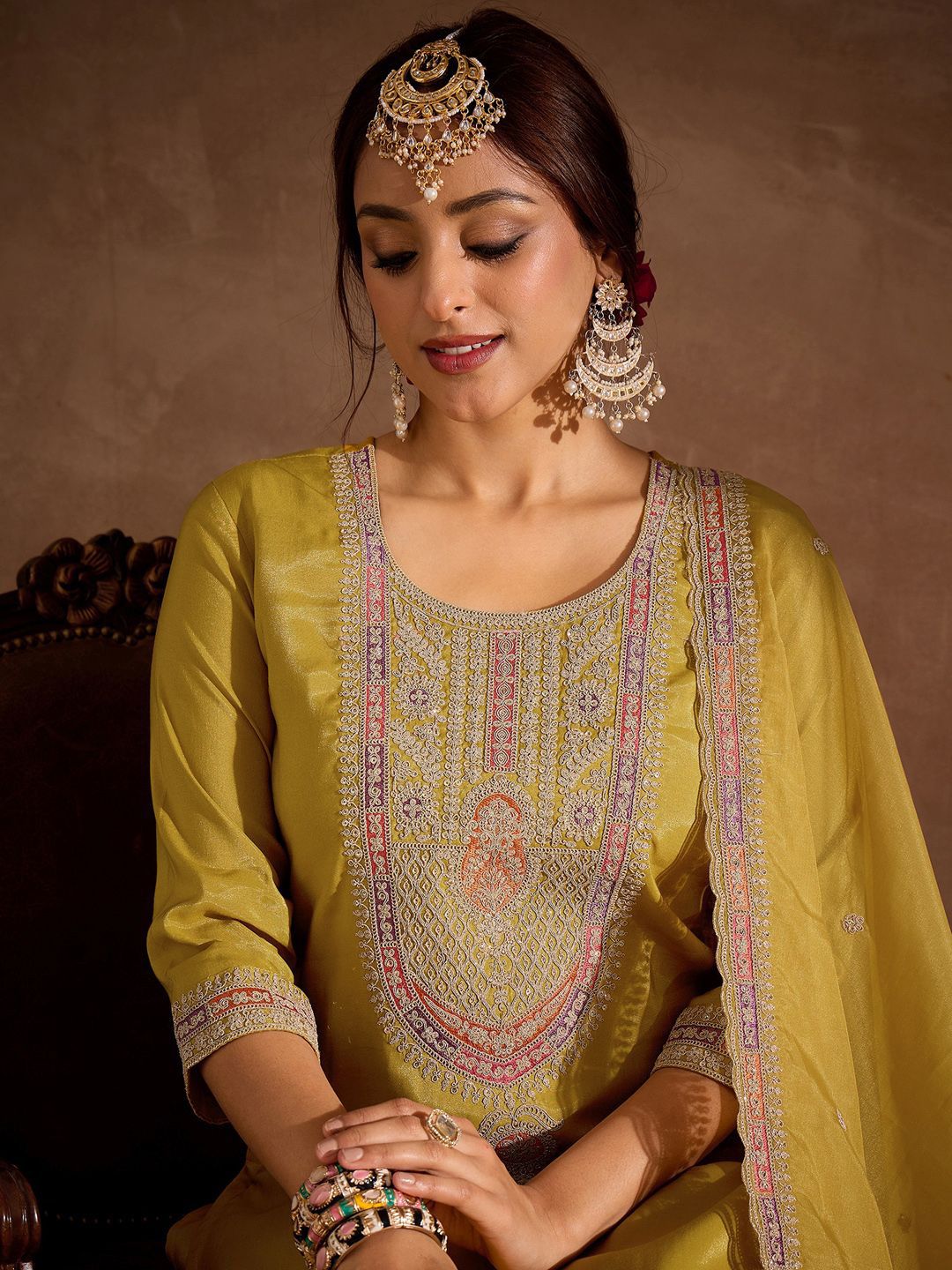 Dhiyona IE Floral Yoke Design Thread Work Straight Kurta