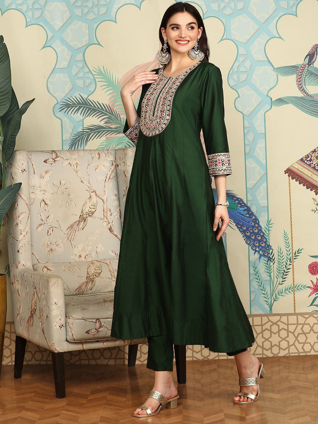 Dhiyona IS Women's Women Floral Embroidered Regular Kurta with Trousers & With Dupatta