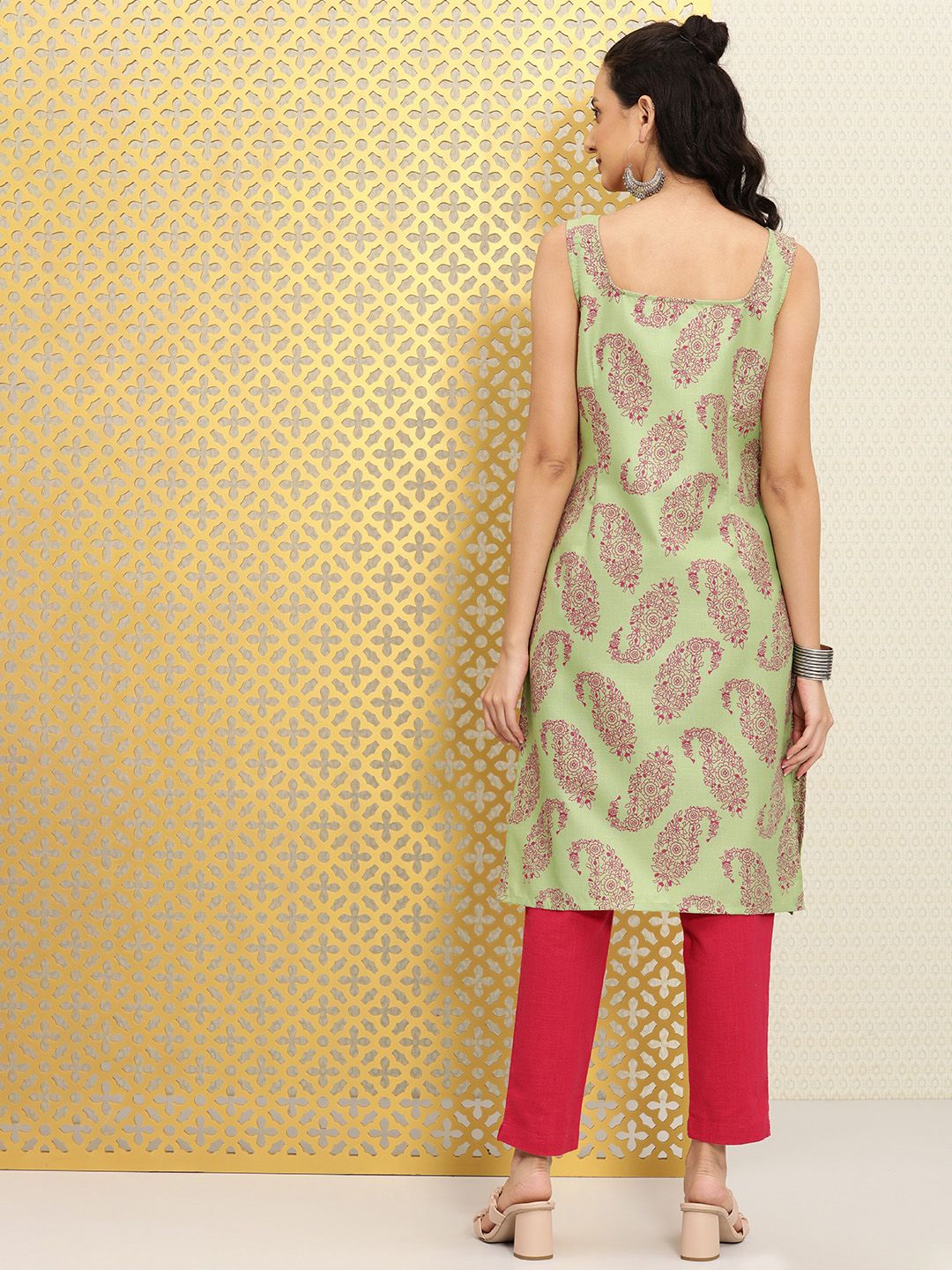Dhiyona OD  Women Green & Fuchsia Paisley Printed Straight Rozana Kurta