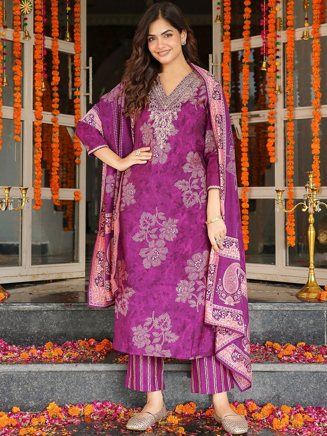 Dhiyona KL Ethnic Motifs Printed Straight Thread Work Kurta With Trouser & Dupatta