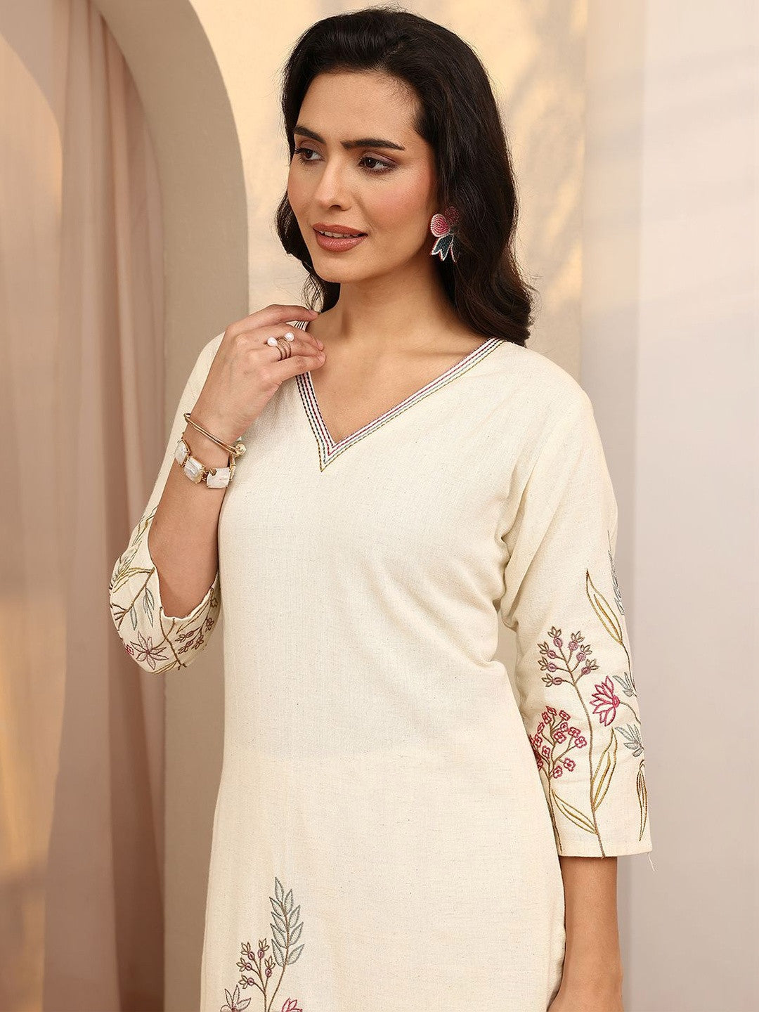 Women Floral Embroidered Regular Thread Work Kurta with Trousers