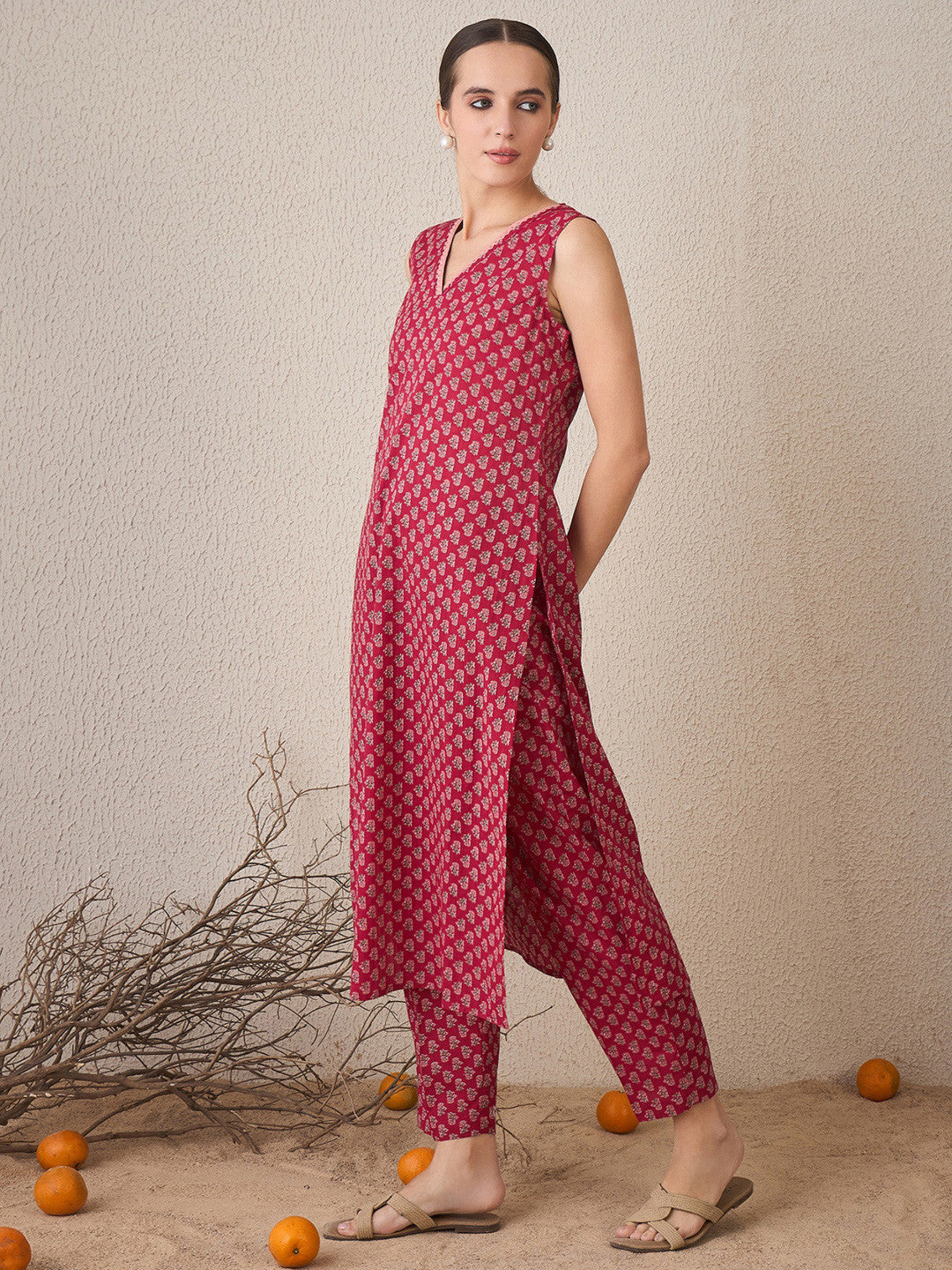 Floral Printed Pure Cotton Sleeveless V-Neck Straight Kurta With Trousers