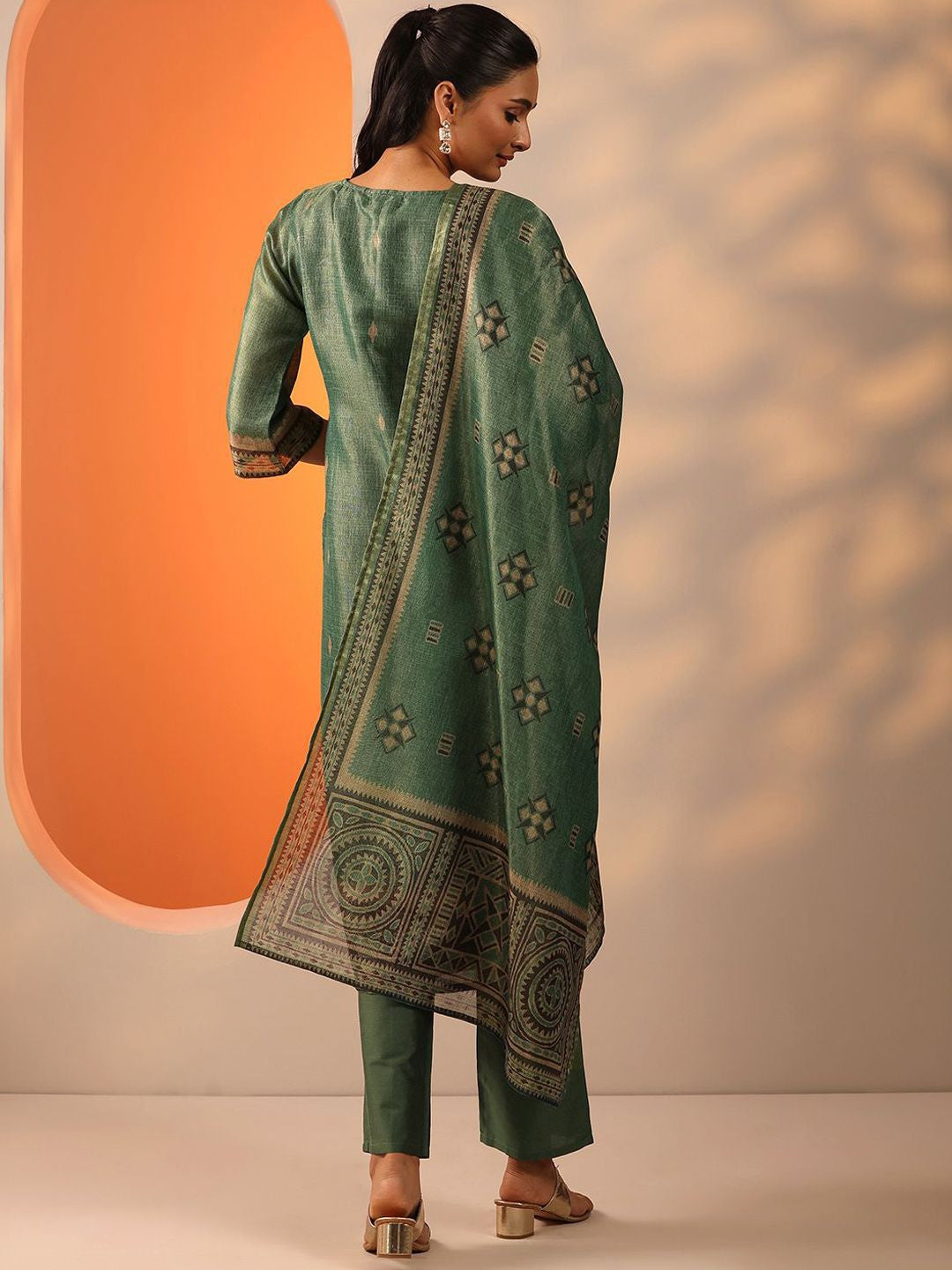 Geometric Printed Straight Kurta With Trousers And Dupatta