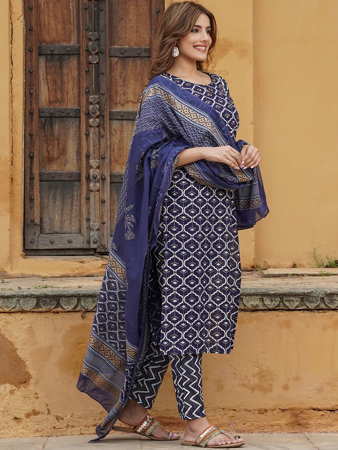 Dhiyona KL Ethnic Motifs Printed Straight Kurta With Trouser & Dupatta