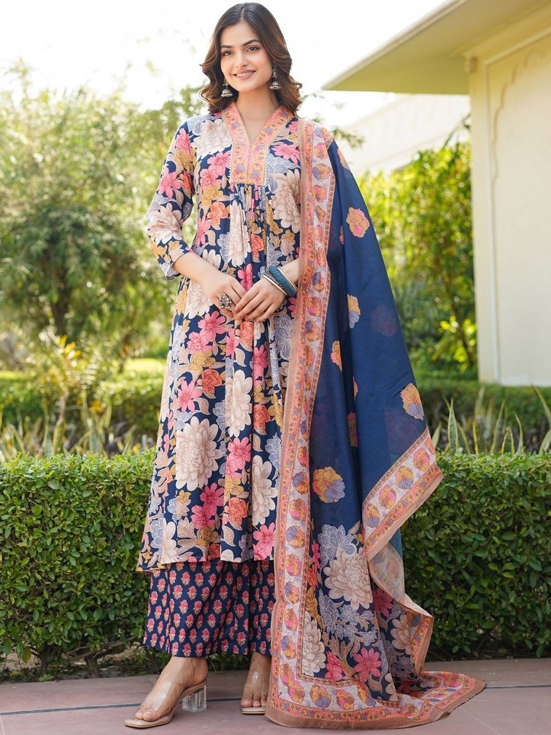 Dhiyona KL Women Floral Printed Kurta with Palazzos & Dupatta