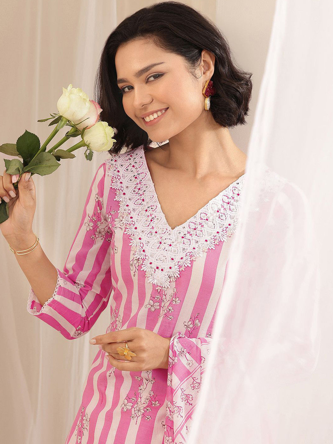 Women Floral Printed Regular Kurta with Trousers & With Dupatta