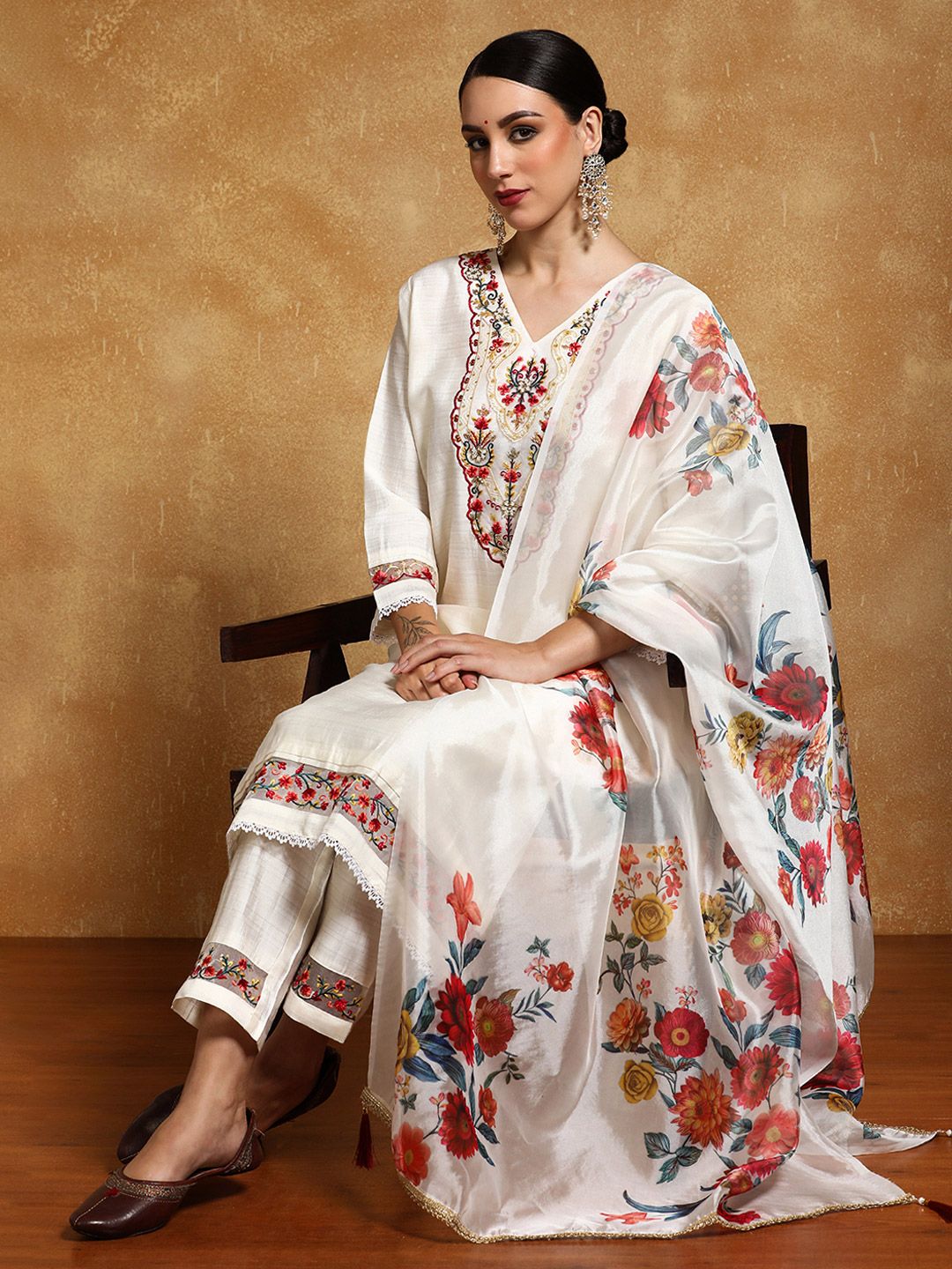 Off White Women Floral Printed Regular Thread Work Kurta with Trousers & With Dupatta