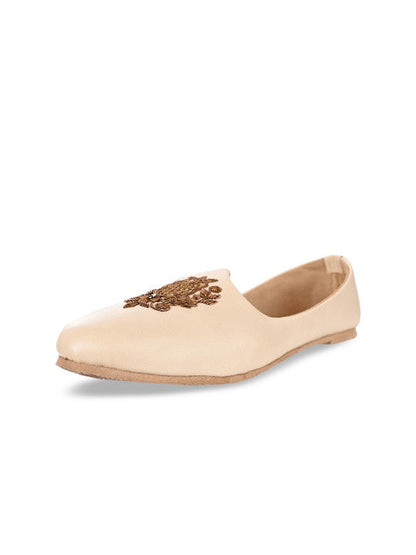 Dhiyona Men Woven Design Embellished Basics Mojaris