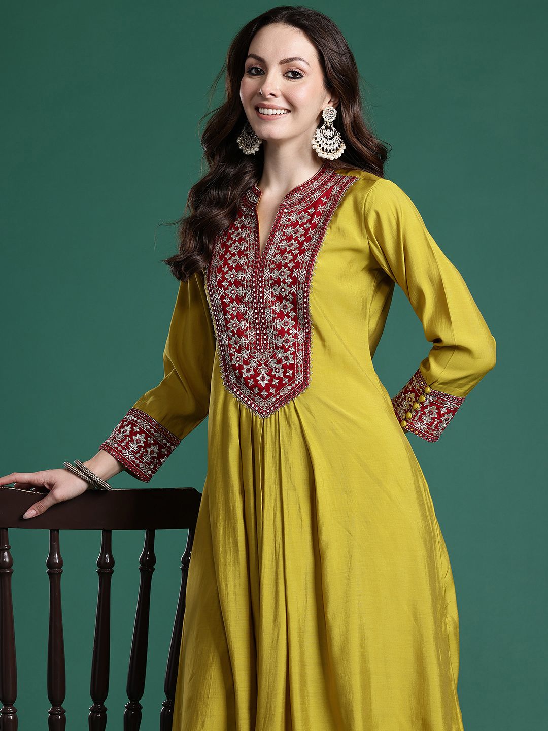 Dhiyona IE Women Ethnic Motifs Embroidered Pleated Mirror Work Kurta with Trousers