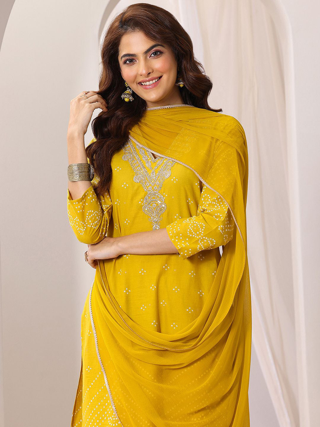 Women Bandhani Printed Regular Kurta with Trousers & With Dupatta