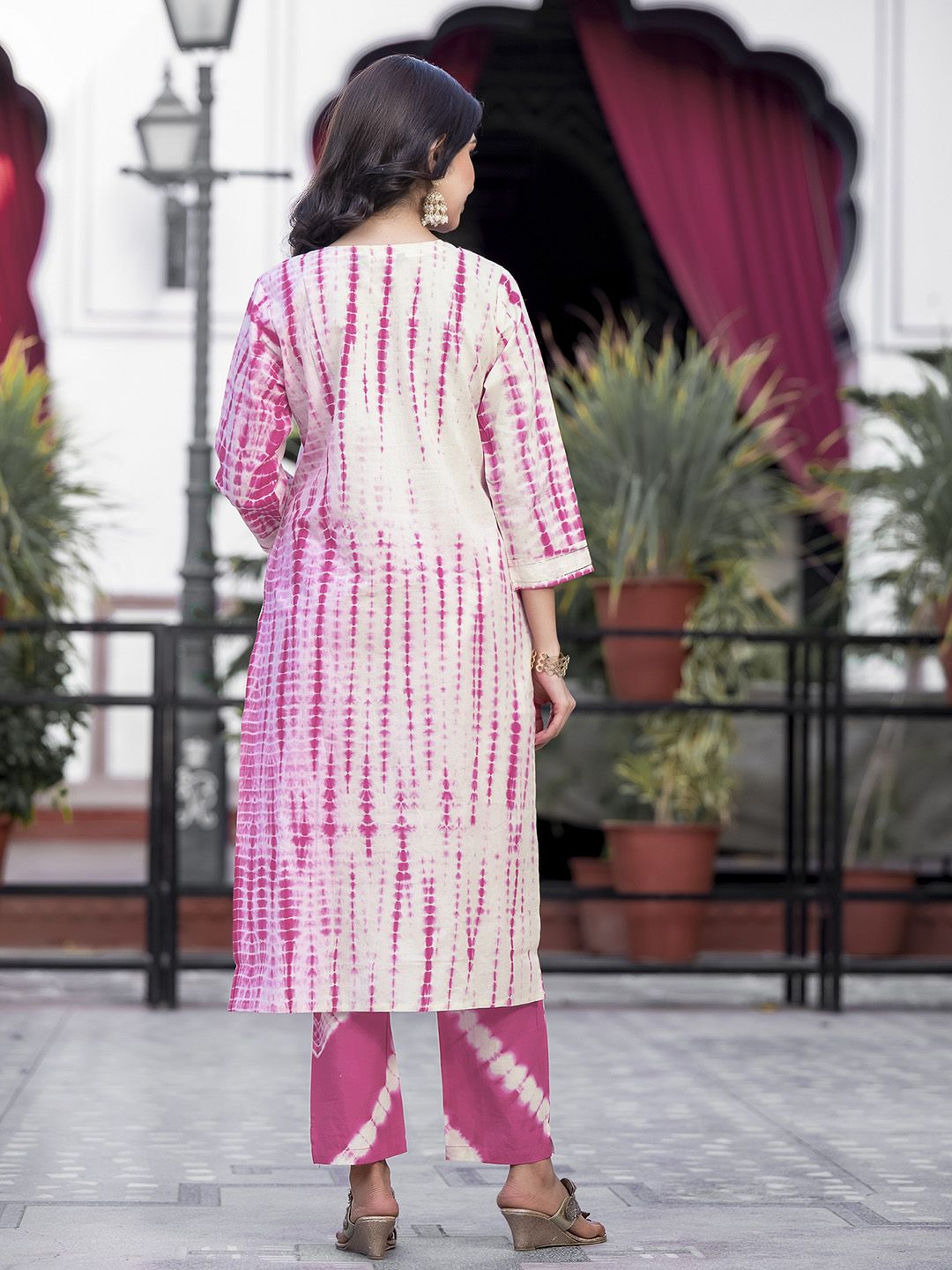Dhiyona KL Women Pink Leheriya Printed Pure Cotton Kurta with Trouser & With Dupatta