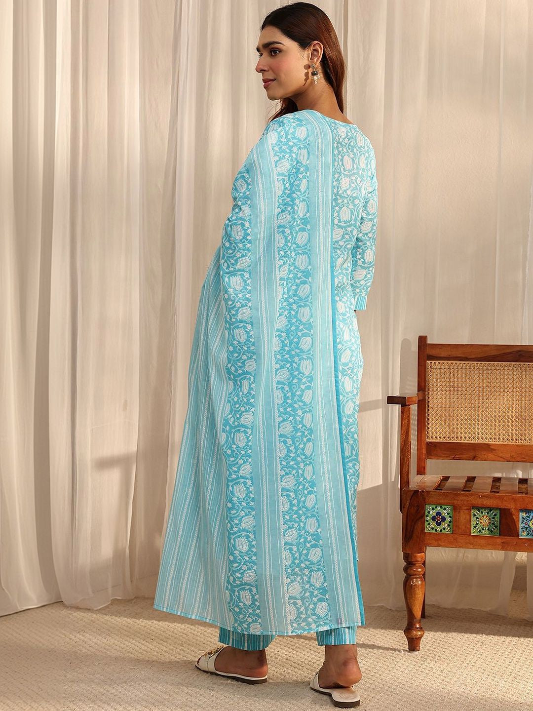 Women Floral Printed Regular Thread Work Kurta with Trousers & With Dupatta