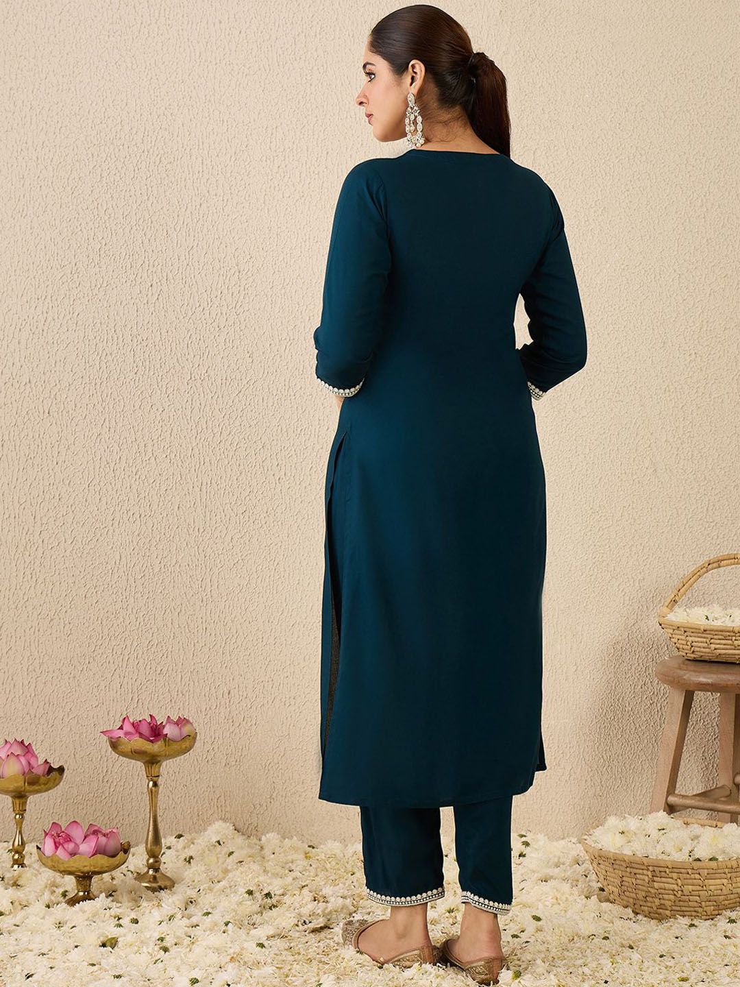 Dhiyona IE Women's Women Floral Embroidered Regular Thread Work Kurta with Trousers