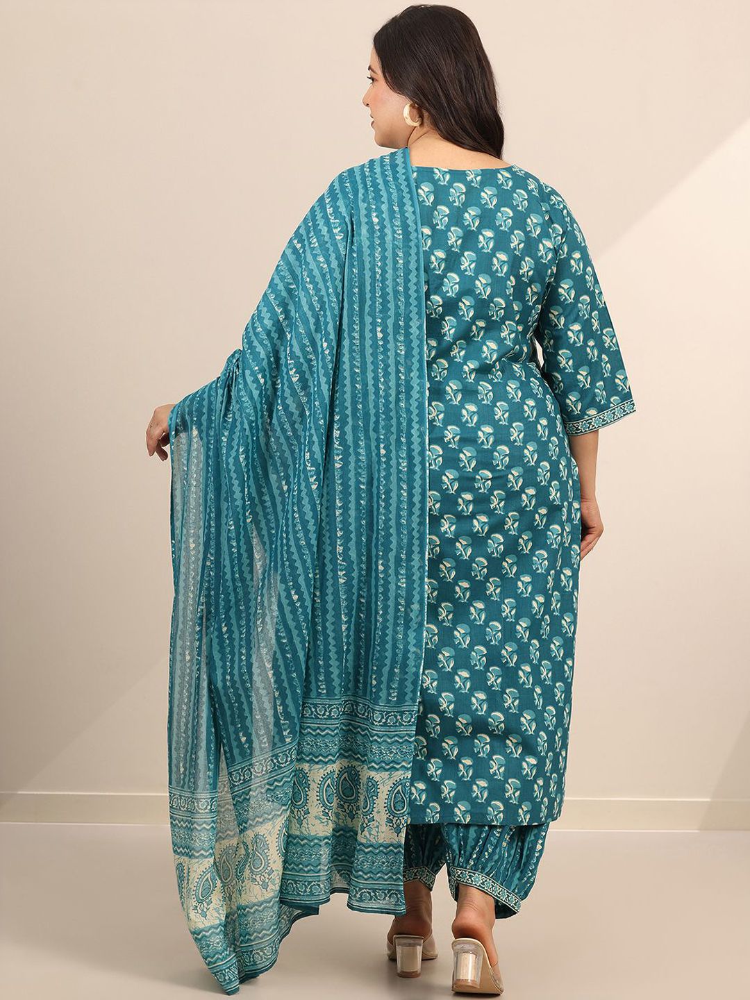 Dhiyona Women's Plus Size Floral Printed Straight Kurta With Salwar & Dupatta