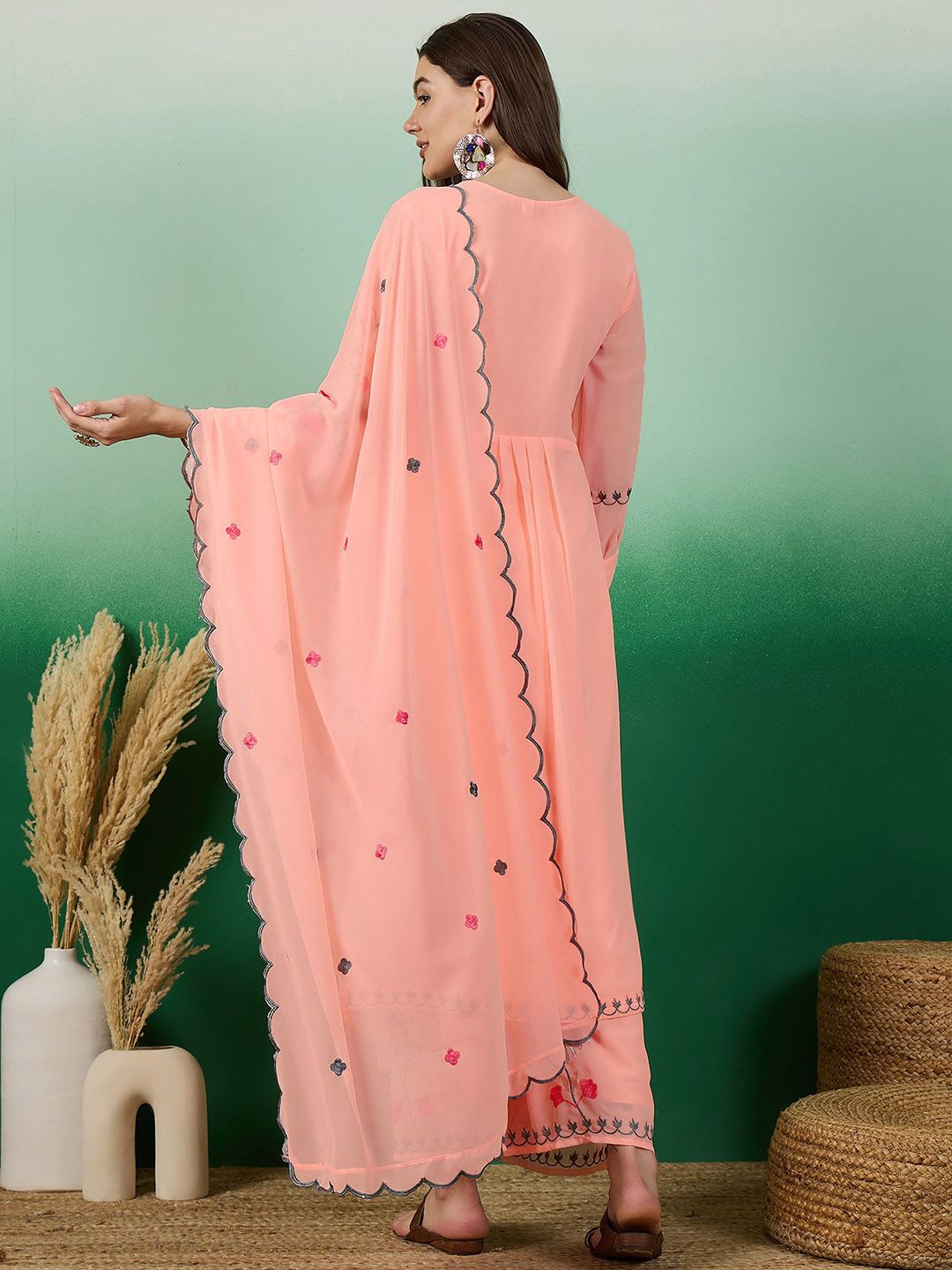 Dhiyona KL Floral Embroidered V-Neck Cuffed Sleeves Thread Work Kurta ,Palazzos & Dupatta