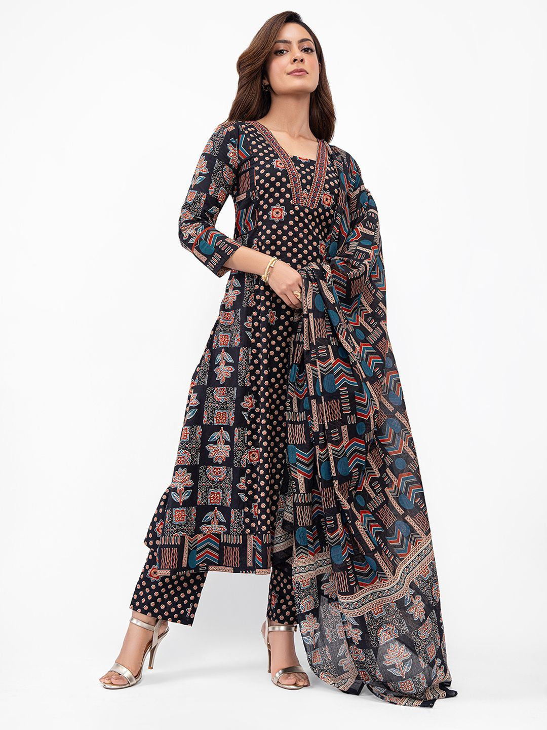 Women Ethnic Motifs Printed Regular Kurta with Trousers & With Dupatta