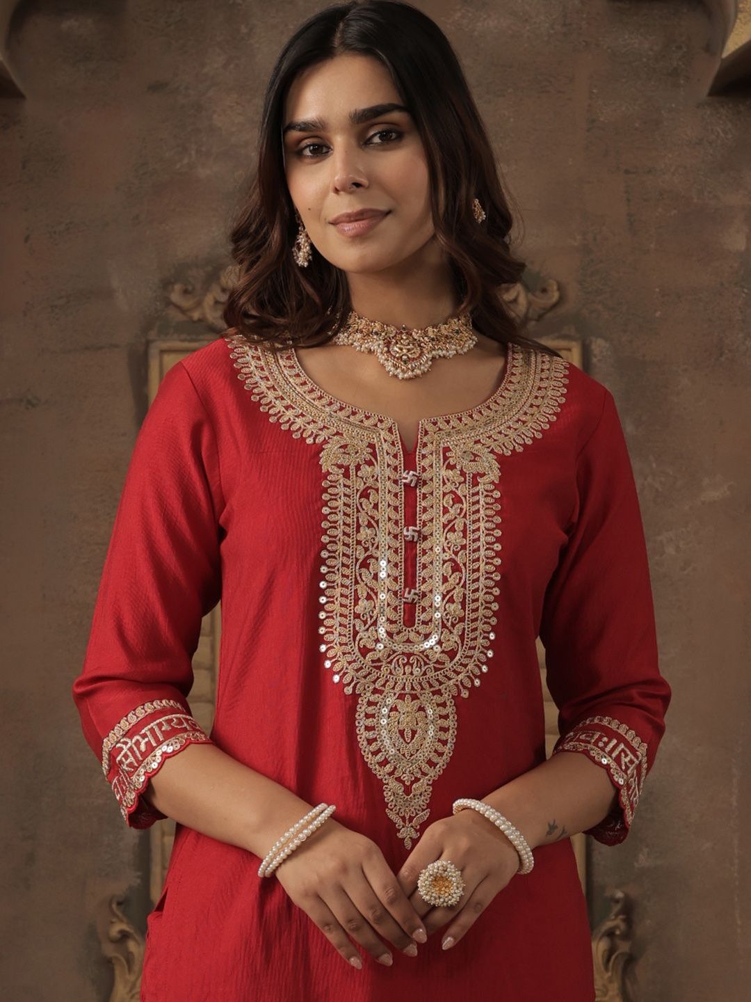 Women Ethnic Motifs Embroidered Kurta with Trousers
