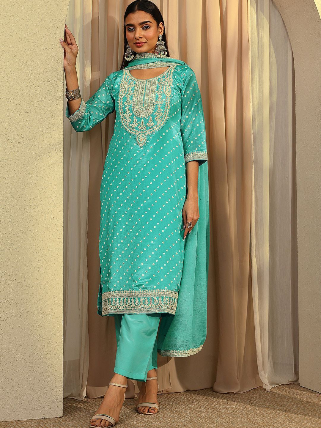 Women Ethnic Motifs Printed Regular Thread Work Kurta with Trousers & With Dupatta