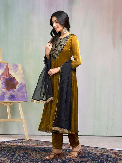 Dhiyona CH Women Floral Embroidered Regular Sequinned Kurta with Trousers & Dupatta