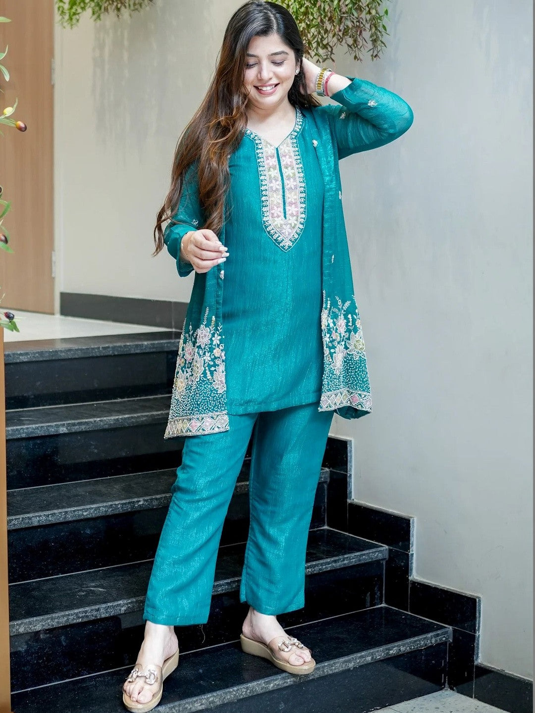 Dhiyona SN Women Ethnic Motifs Embroidered Regular Thread Work Kurta with Trousers